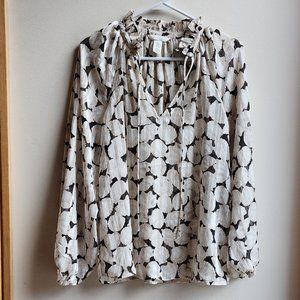 H&M Cream/Black Ruffled V-Neck Seashell Blouse Size XS